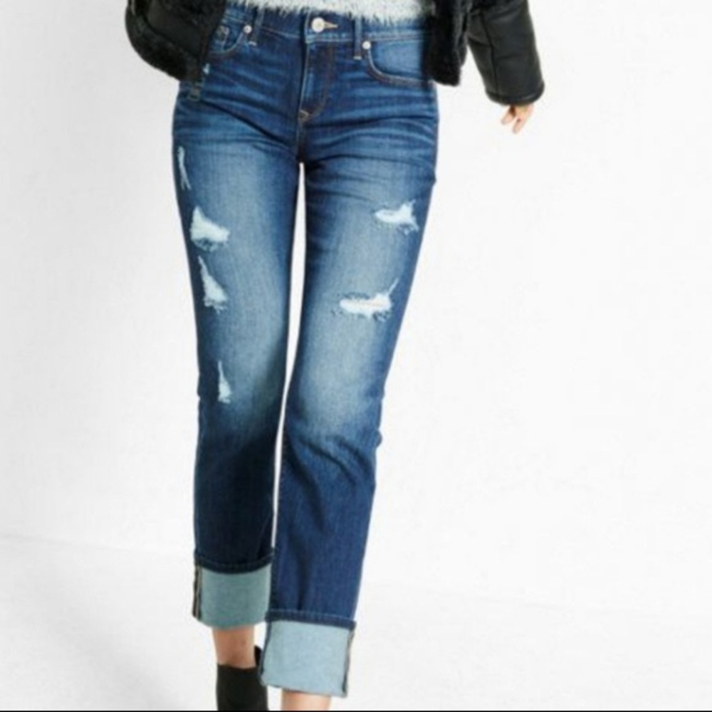 Express Distressed Mid Rise Cropped Jeans 👖